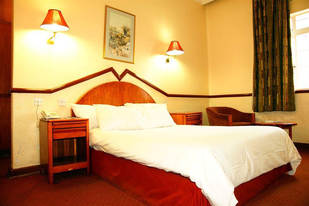 New Ambassador Hotel Harare Esterno foto
