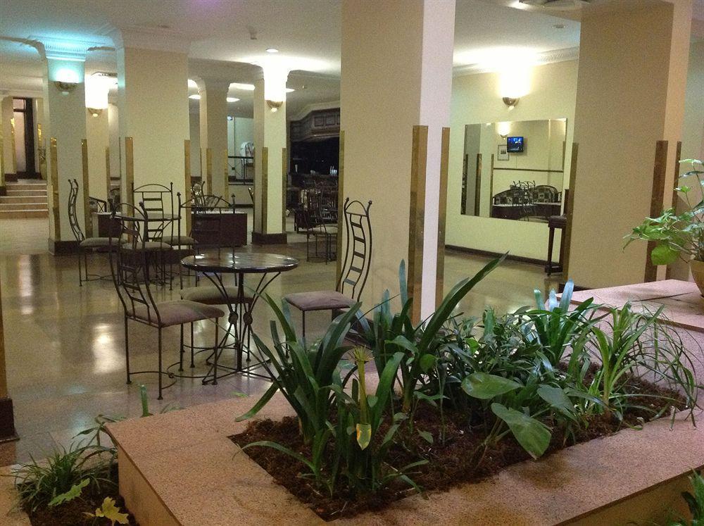 New Ambassador Hotel Harare Esterno foto