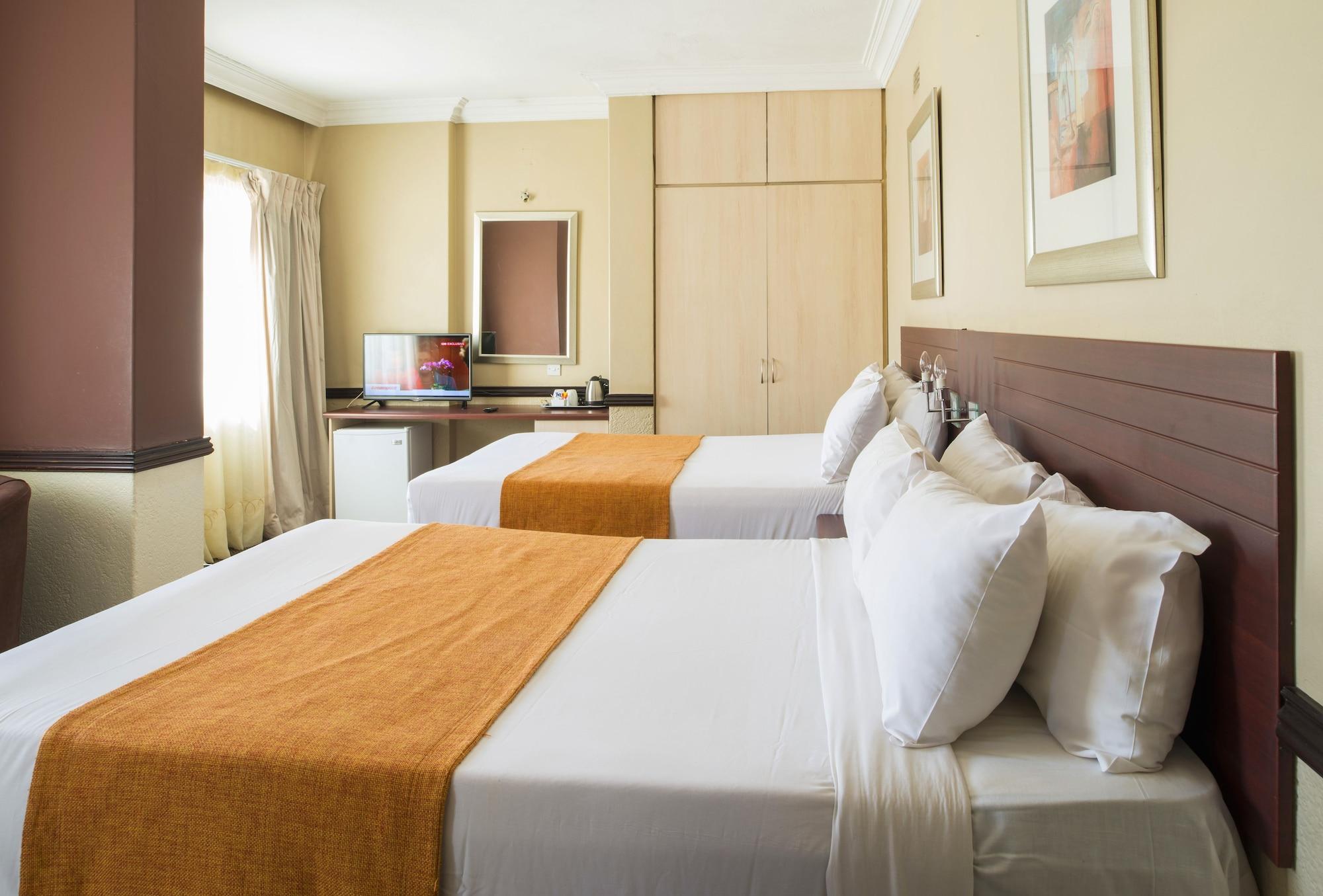 New Ambassador Hotel Harare Esterno foto