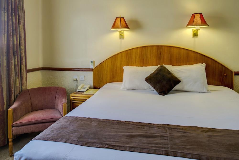 New Ambassador Hotel Harare Esterno foto