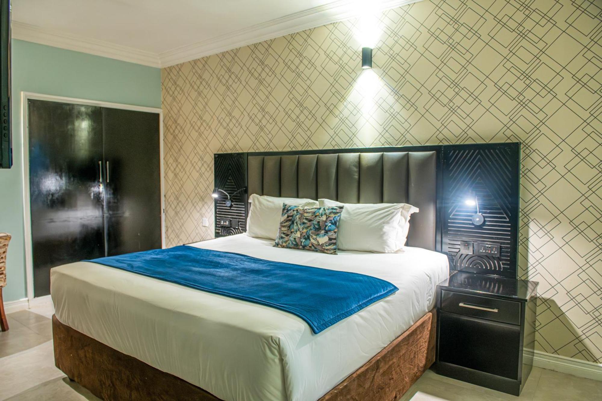 New Ambassador Hotel Harare Esterno foto
