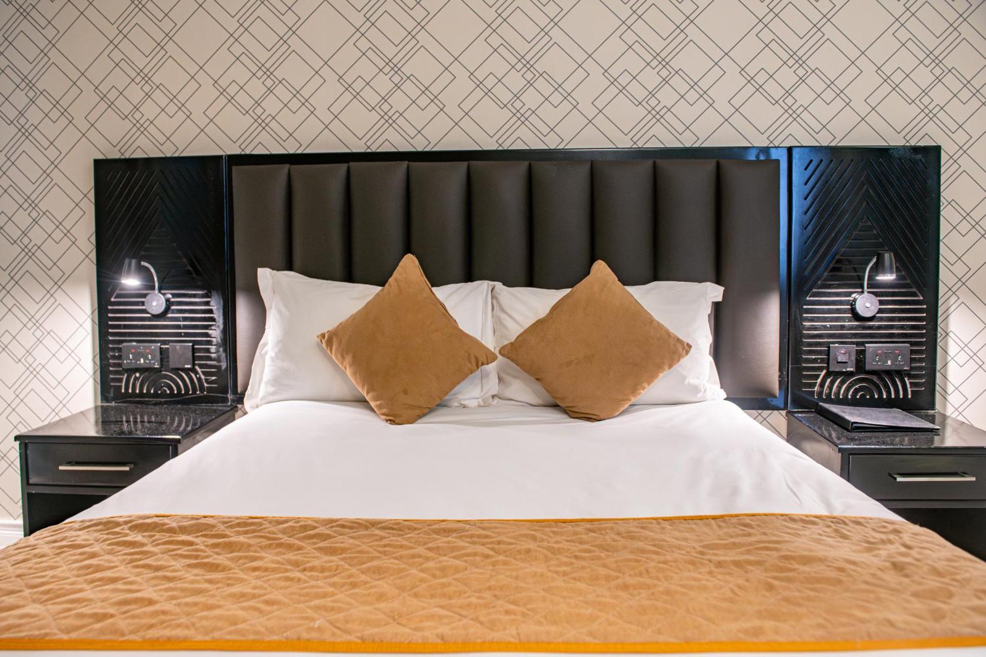 New Ambassador Hotel Harare Esterno foto