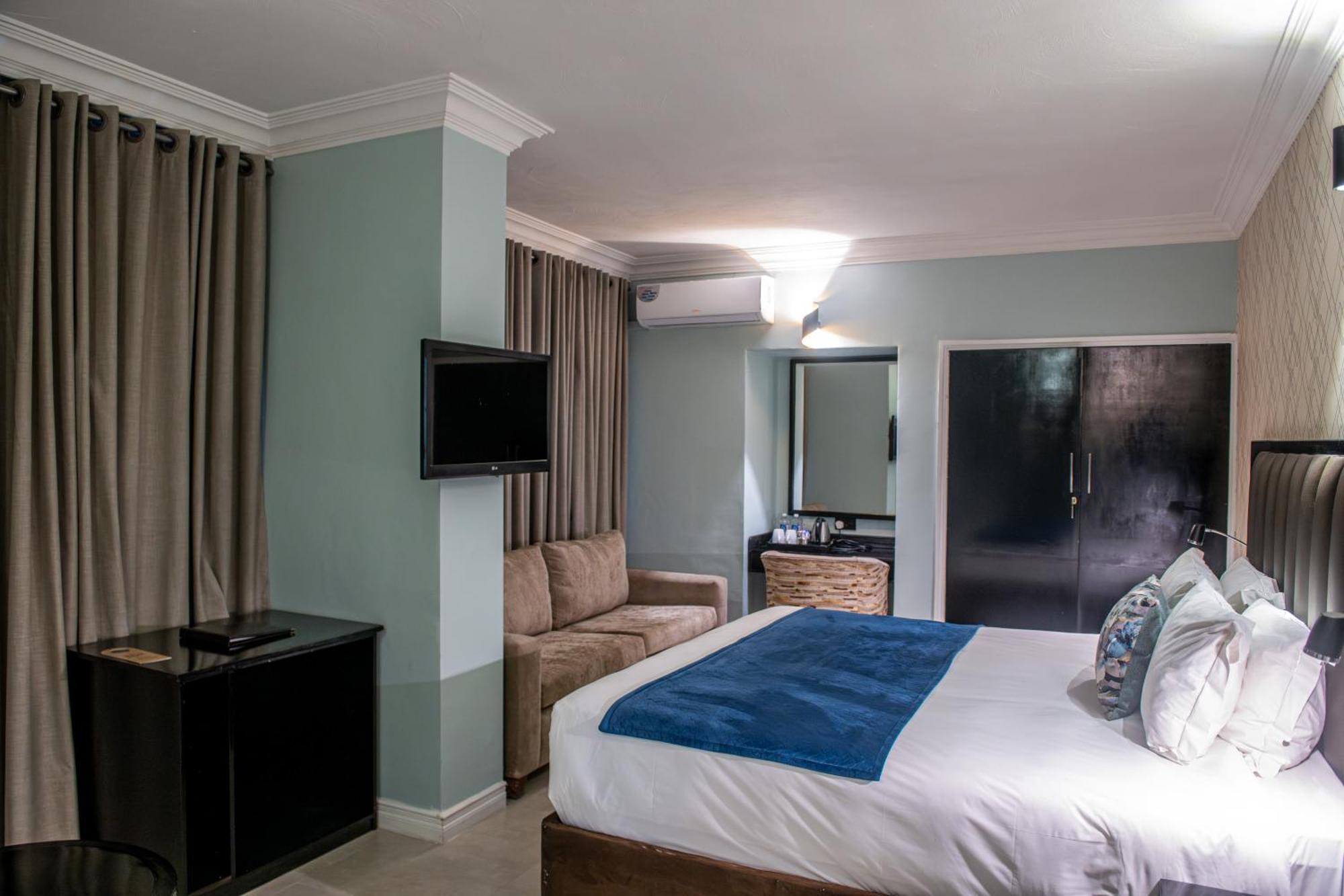 New Ambassador Hotel Harare Esterno foto
