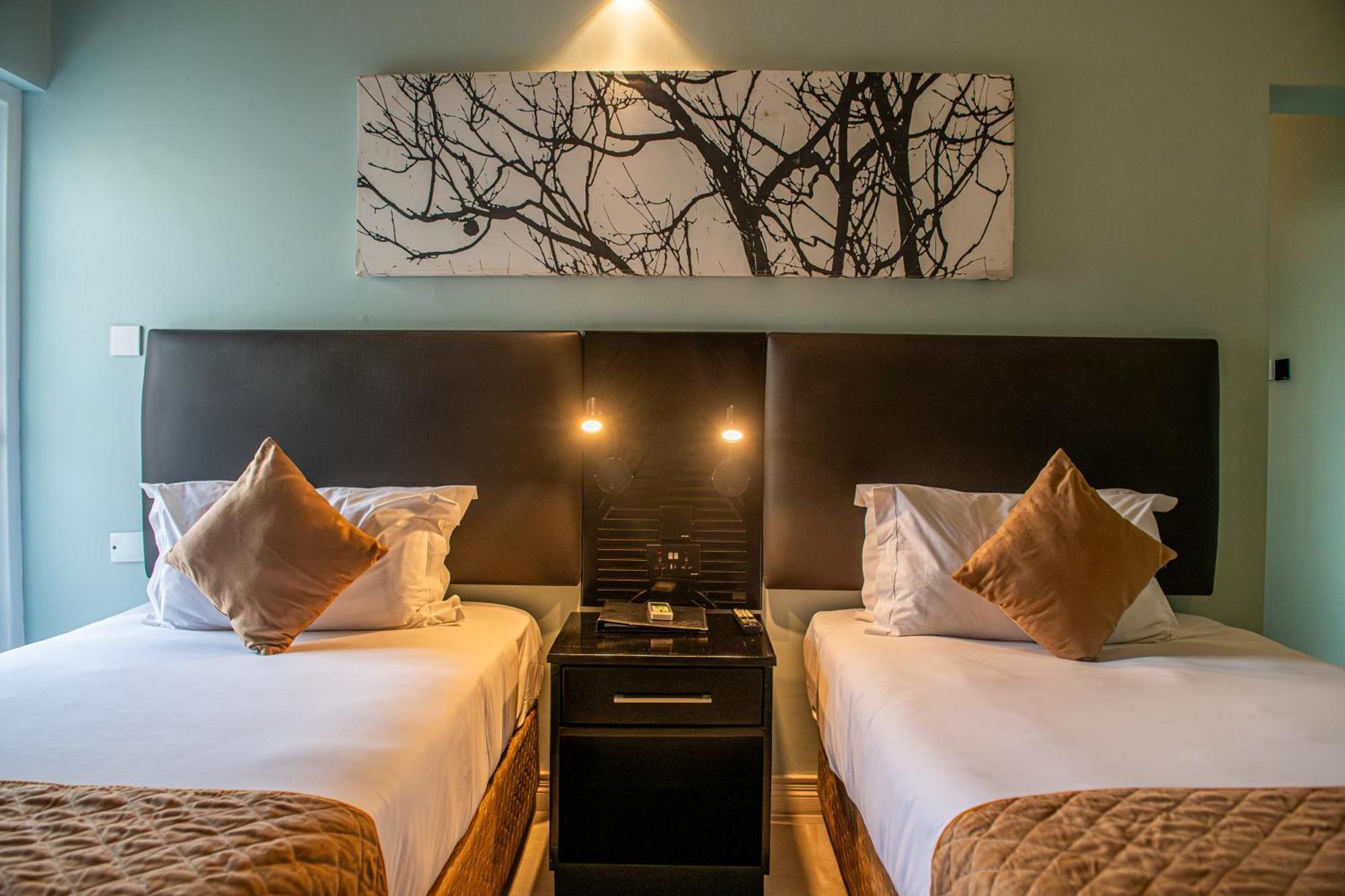 New Ambassador Hotel Harare Esterno foto