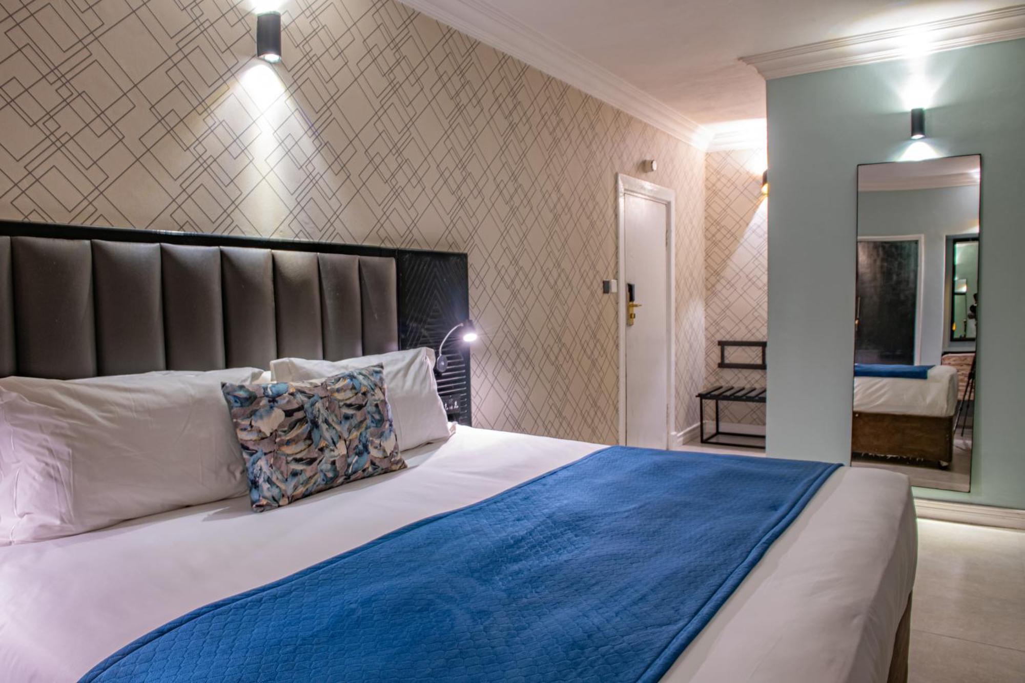 New Ambassador Hotel Harare Esterno foto