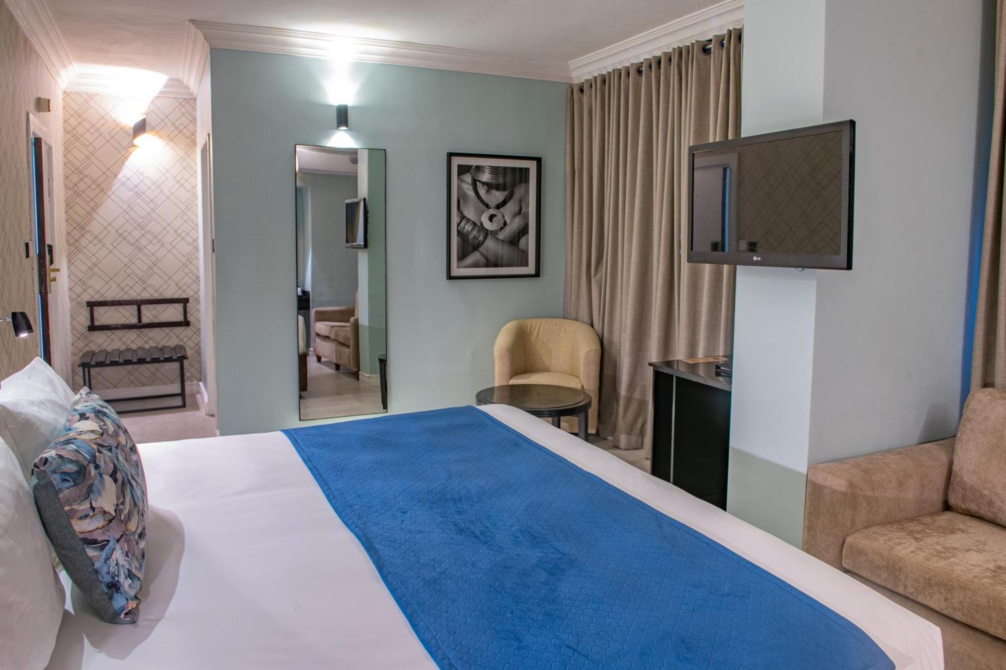 New Ambassador Hotel Harare Esterno foto