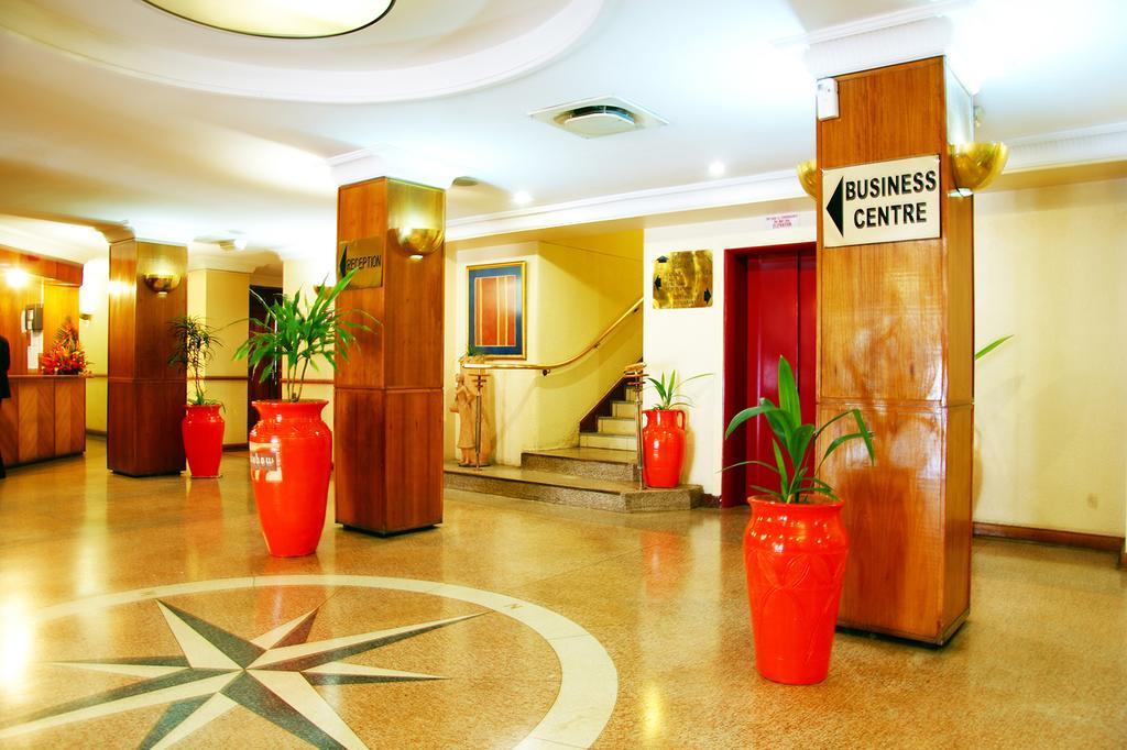 New Ambassador Hotel Harare Esterno foto