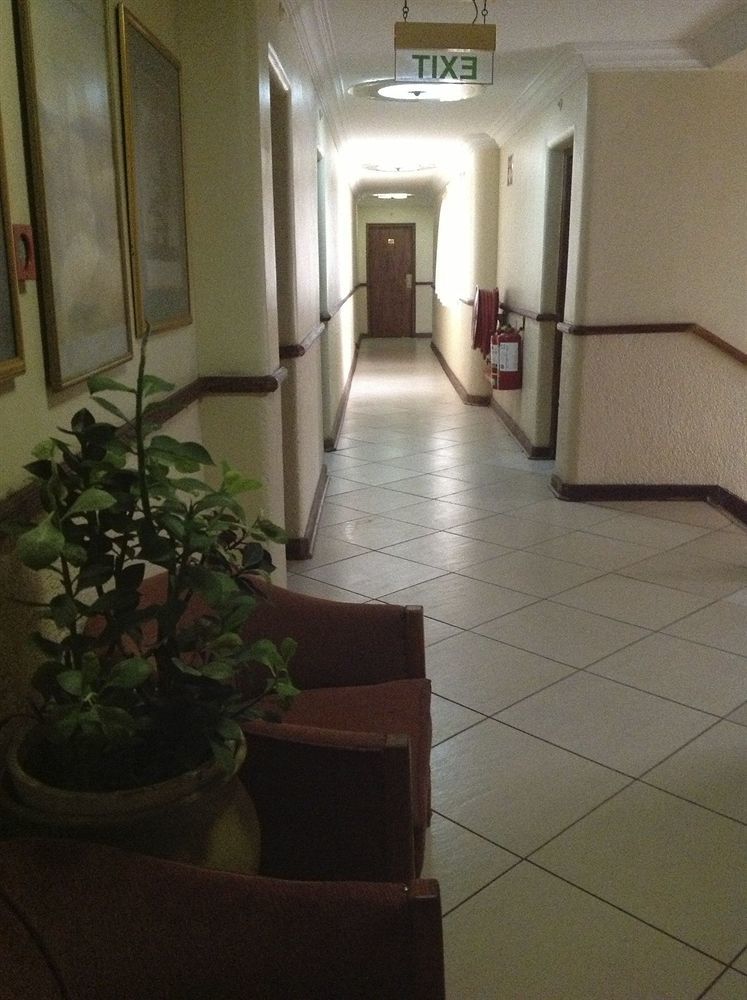 New Ambassador Hotel Harare Esterno foto