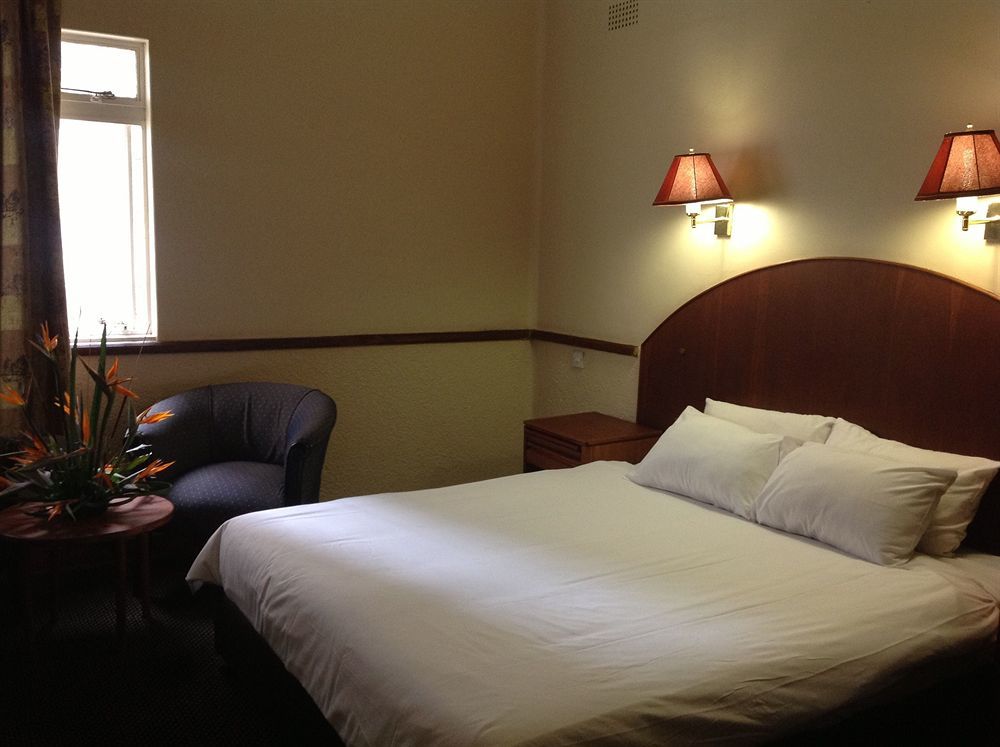 New Ambassador Hotel Harare Esterno foto