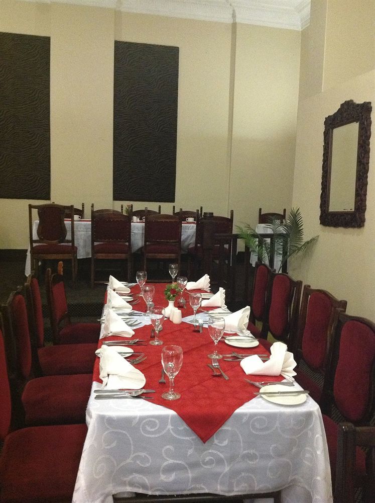 New Ambassador Hotel Harare Esterno foto